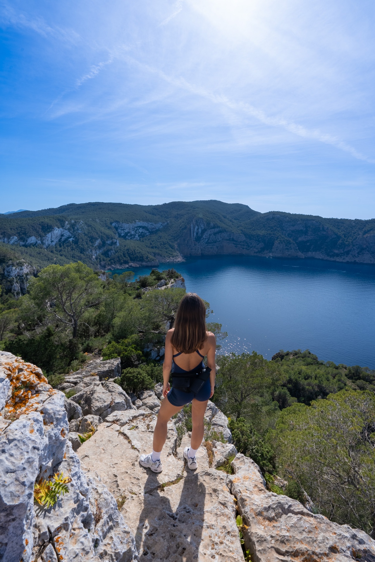Alpine Express, panoramic cliff view over the bay